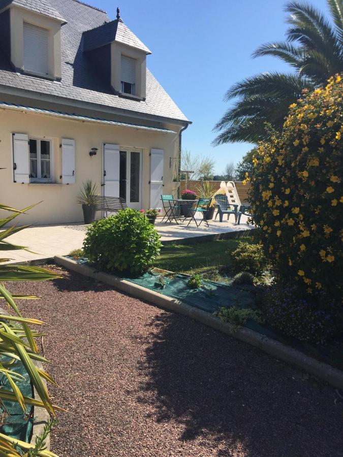 Cote Jardin Des Charmilles Panzió Quettehou Kültér fotó